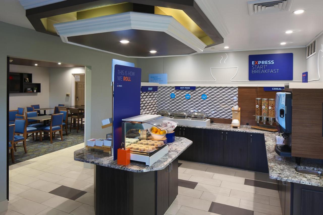 | Holiday Inn Express Grand Rapids Southwest, an IHG Hotel
