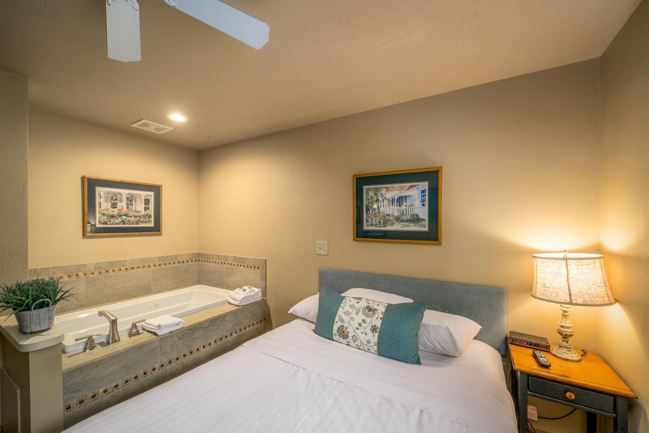 | Somerset Inn & Suites