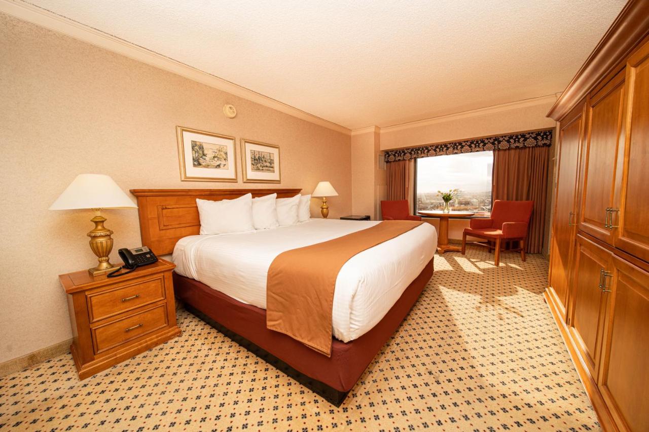 King Room at Reno Suites