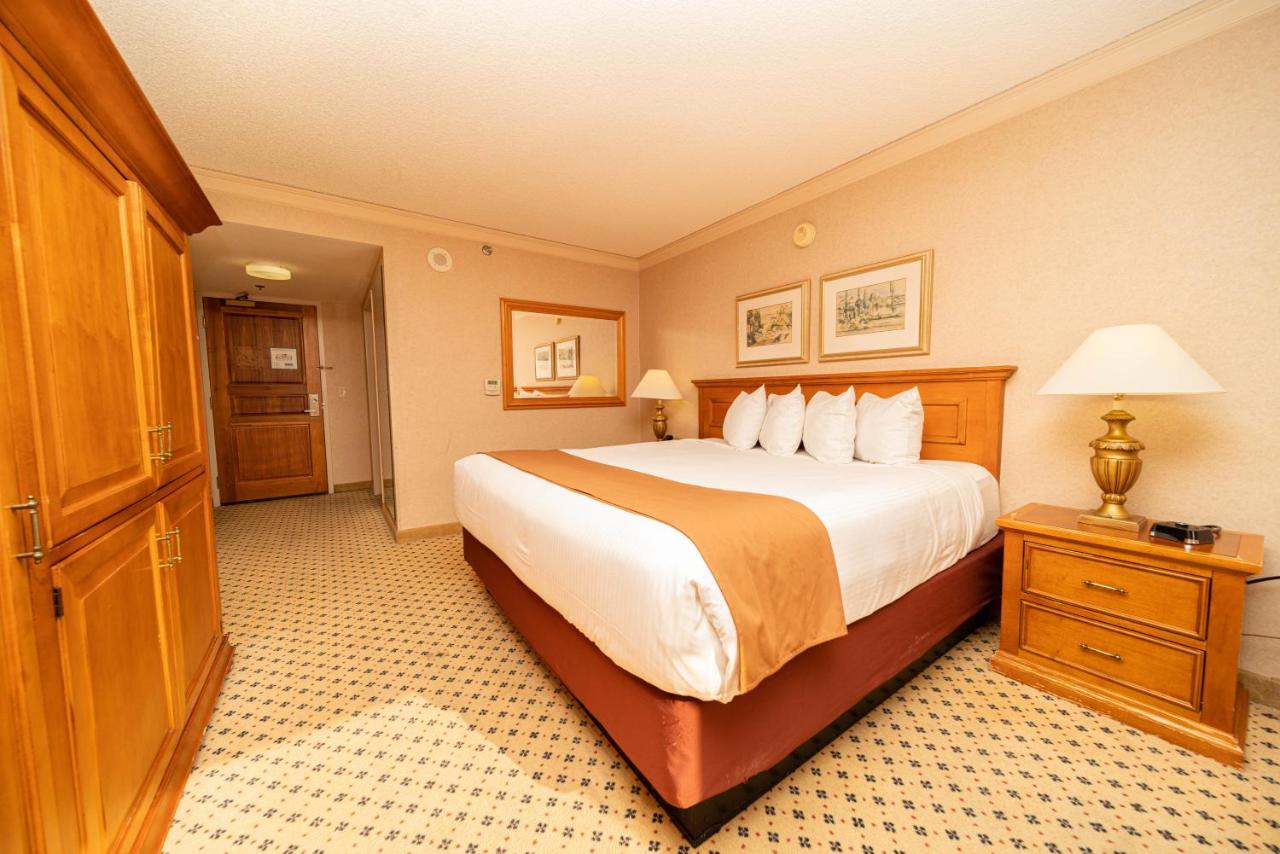 King Room at Reno Suites