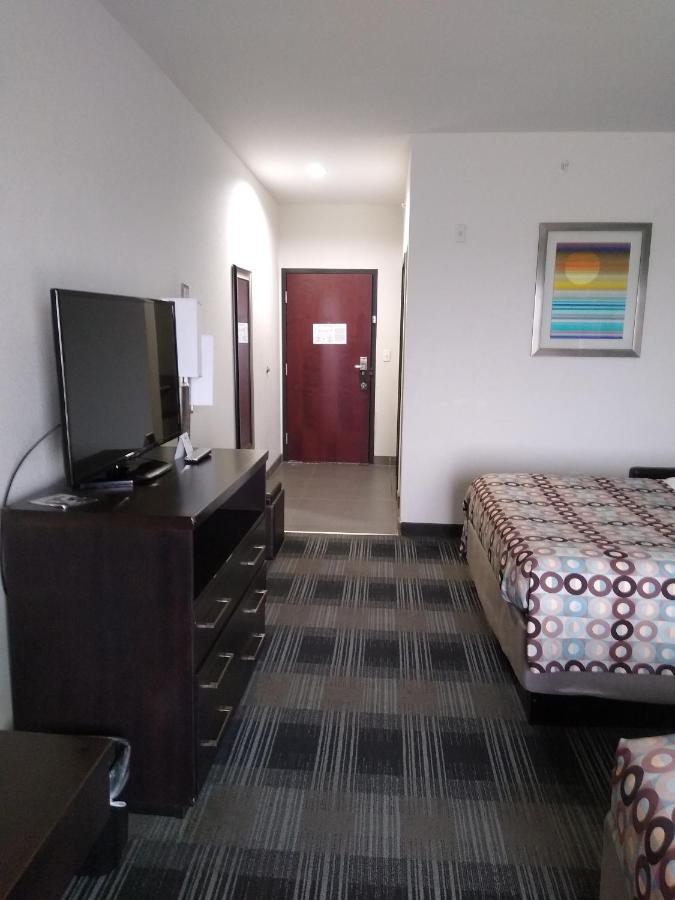 Queen Room with Two Queen Beds - Non-Smoking at Days Inn by Wyndham Alva
