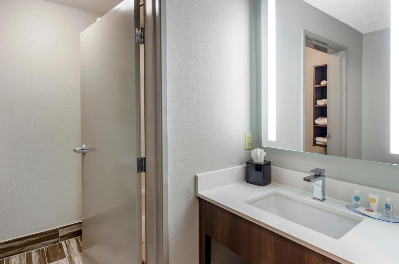 King Room - Accessible/Non-Smoking at Comfort Inn & Suites Troutville - Roanoke North / Daleville
