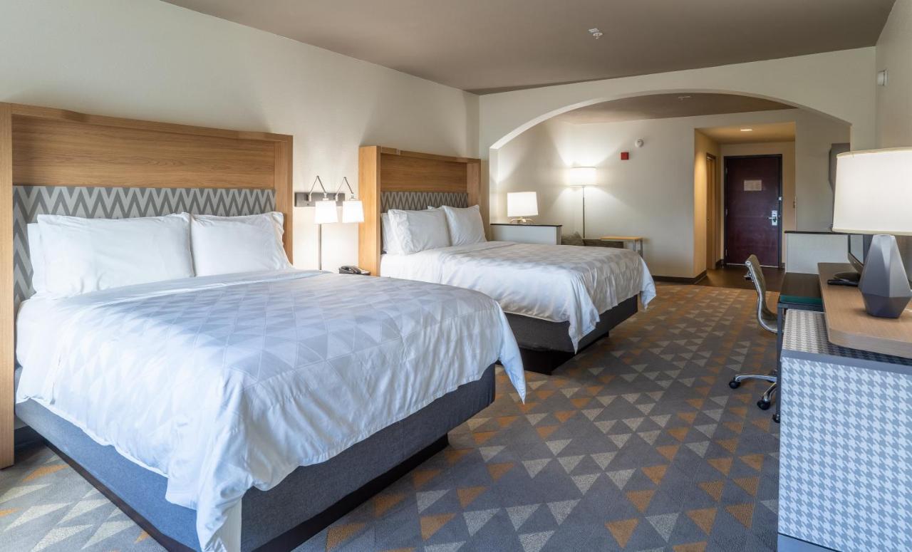 Queen Room with Two Queen Beds at Holiday Inn Hotel & Suites Beaufort at Highway 21 by IHG