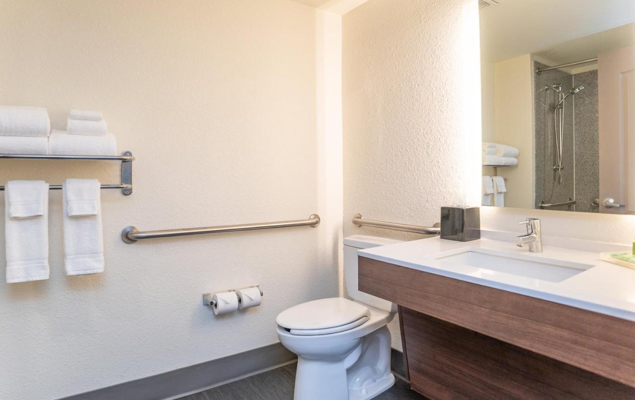 Executive Queen Suite with Two Queen Beds at Holiday Inn Hotel & Suites Beaufort at Highway 21 by IHG
