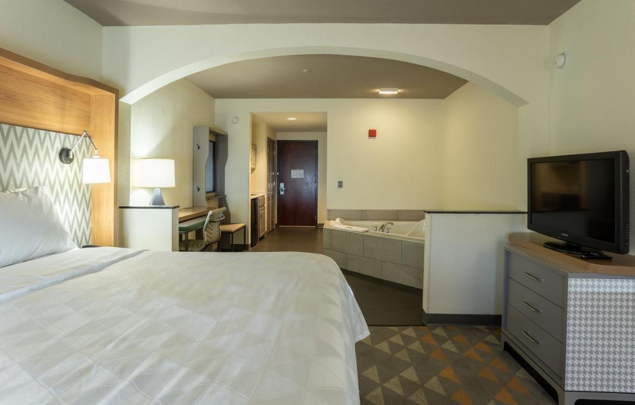King Room with Spa Bath at Holiday Inn Hotel & Suites Beaufort at Highway 21 by IHG