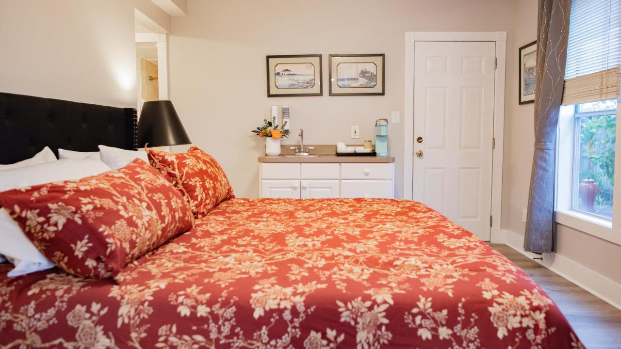 | Meranova Guest Inn