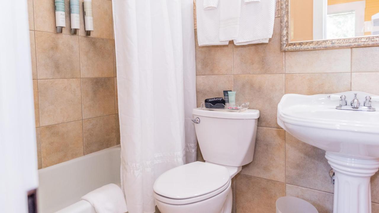 | Meranova Guest Inn