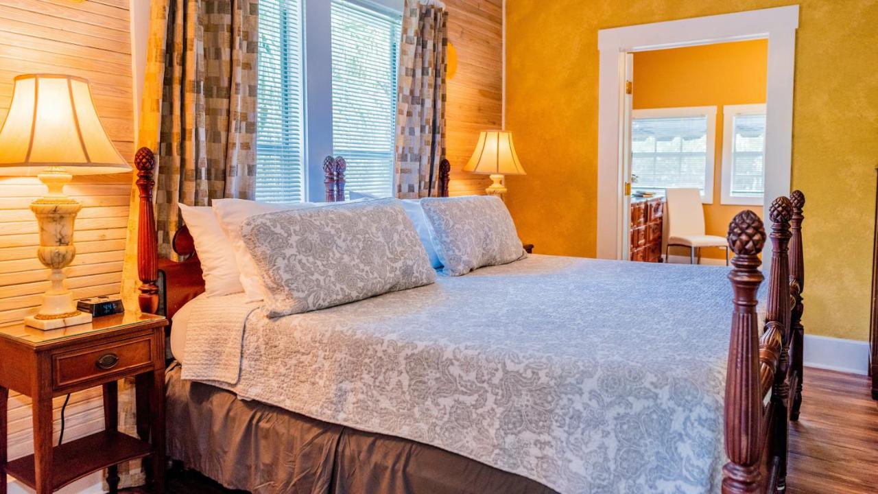 | Meranova Guest Inn