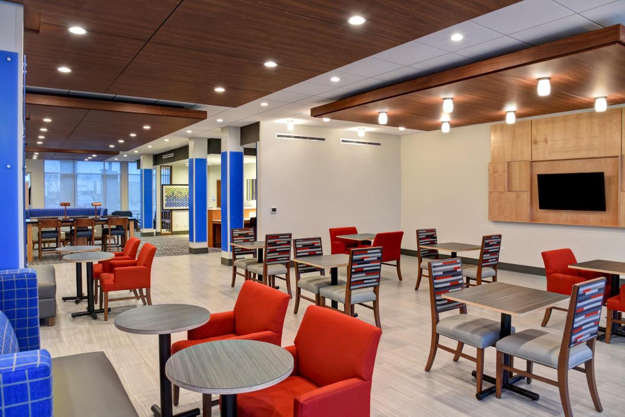 | Holiday Inn Express & Suites - Ottawa, an IHG Hotel