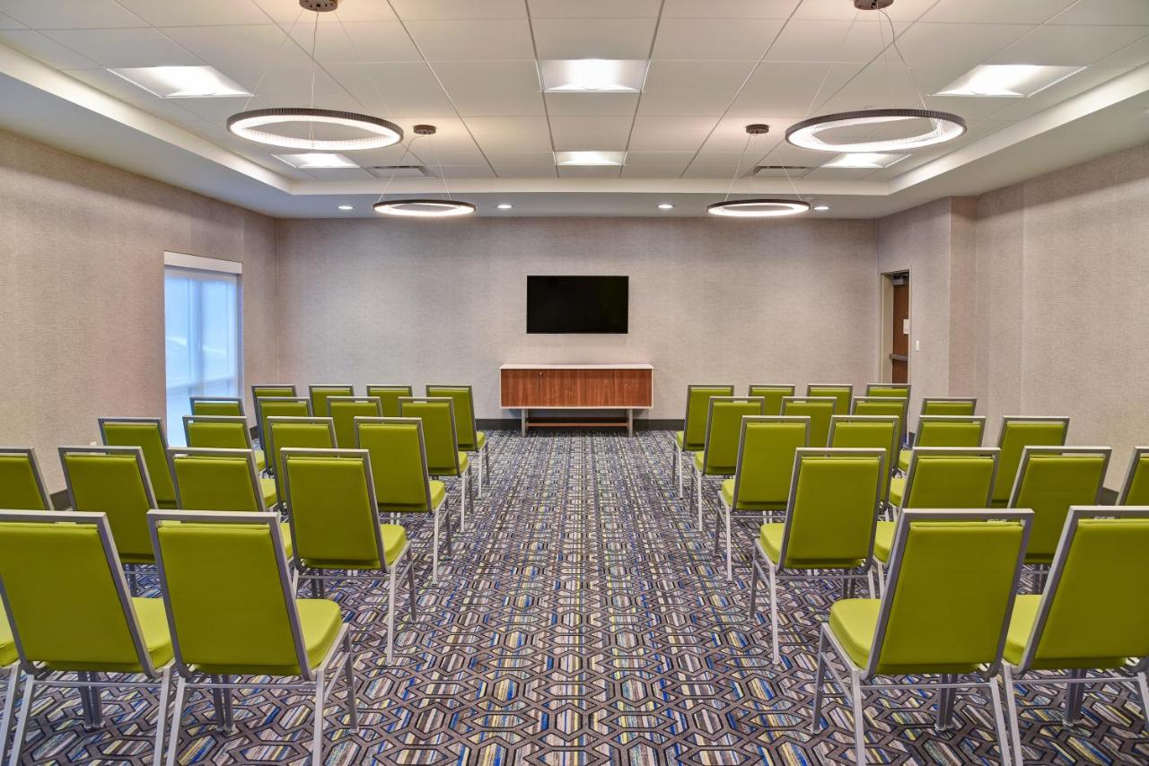 | Holiday Inn Express & Suites - Ottawa, an IHG Hotel
