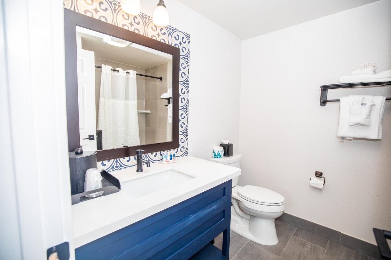 | Comfort Inn Carmel By the Sea