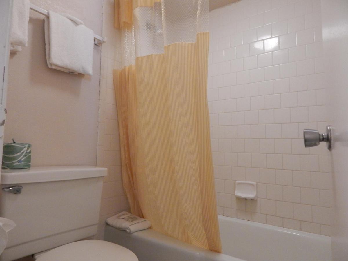 Double Room with Two Double Beds - Smoking at Knights Inn Plant City