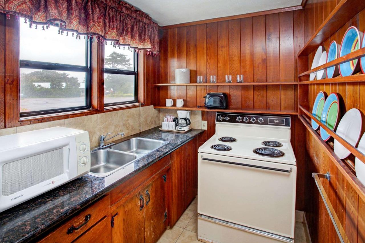 Queen Suite at Clarion Inn Surfrider Resort