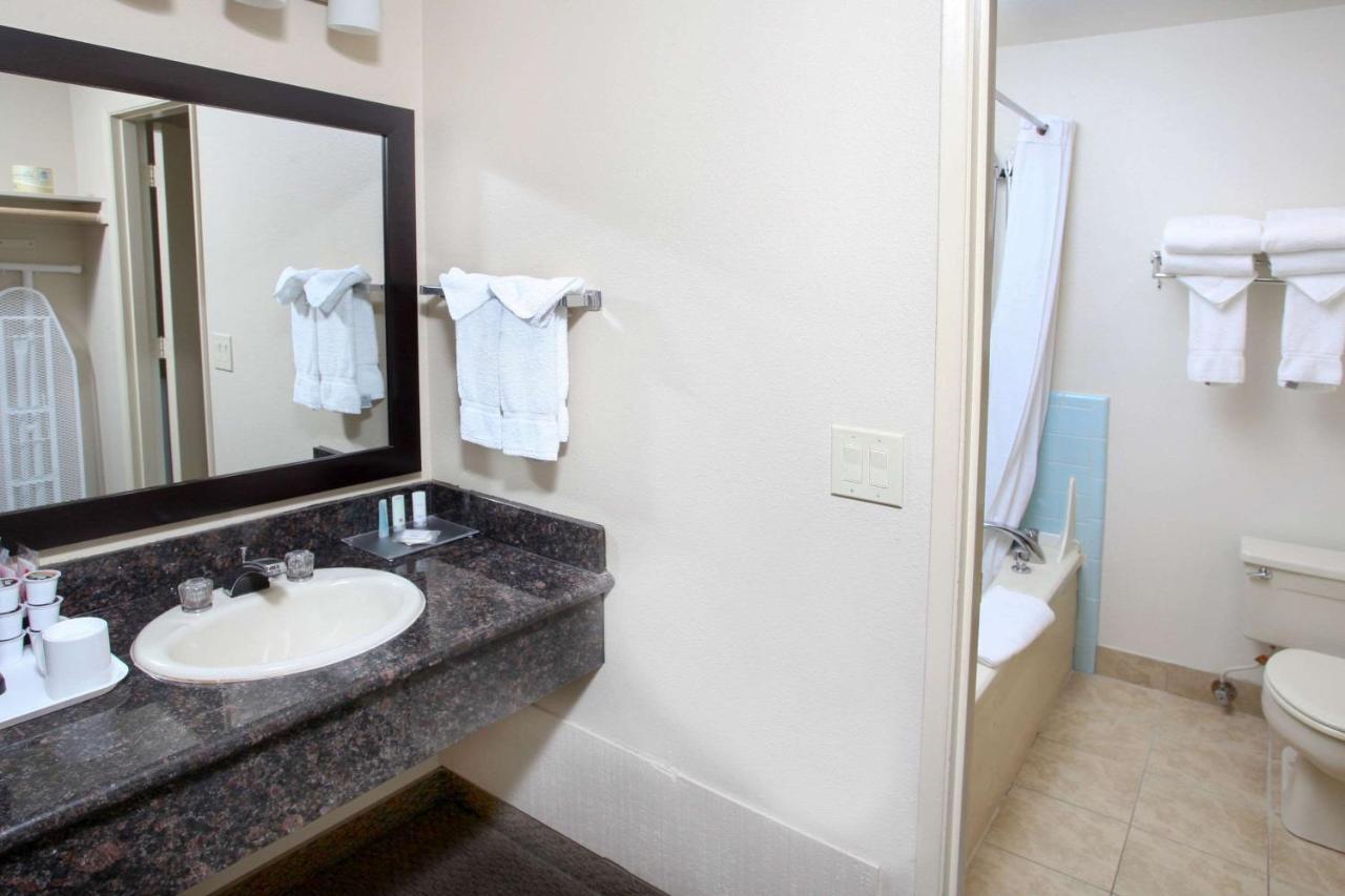 Queen Suite with Two Queen Beds at Clarion Inn Surfrider Resort
