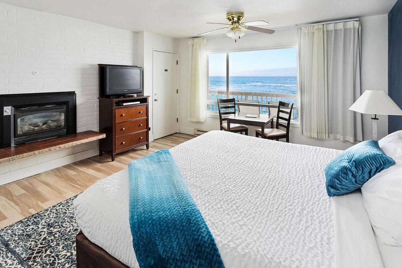 King Room with Fireplace at Clarion Inn Surfrider Resort