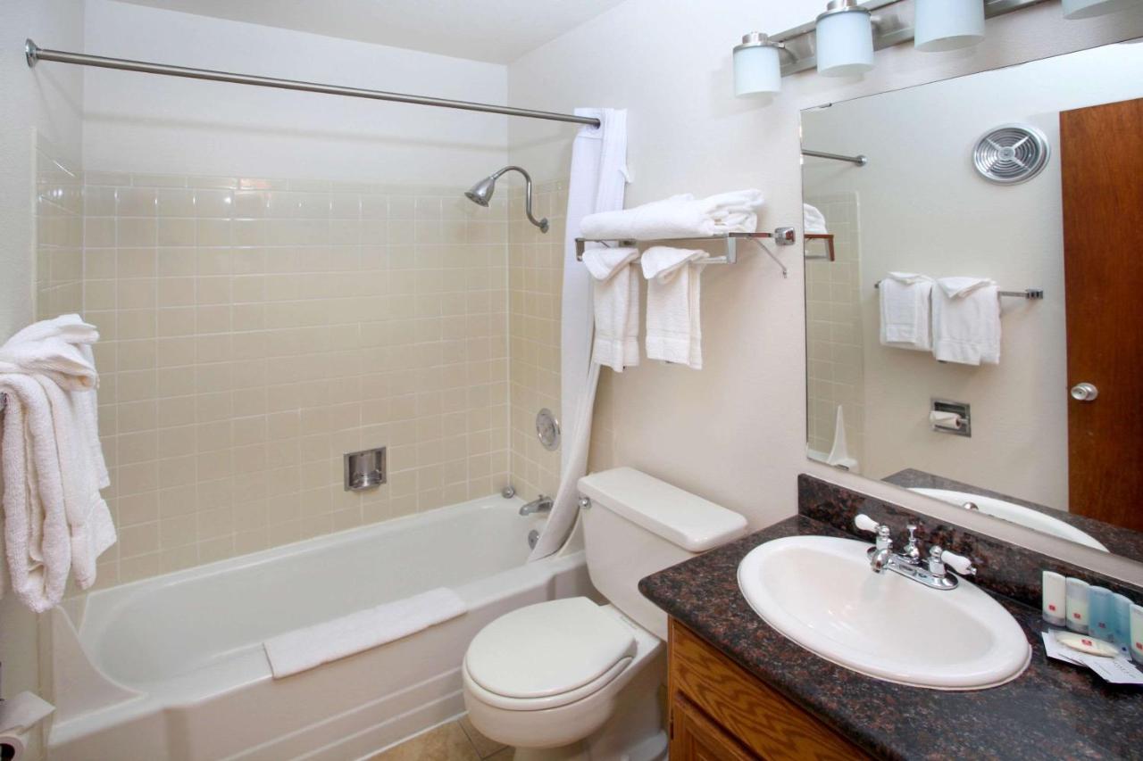 King Room with Fireplace at Clarion Inn Surfrider Resort