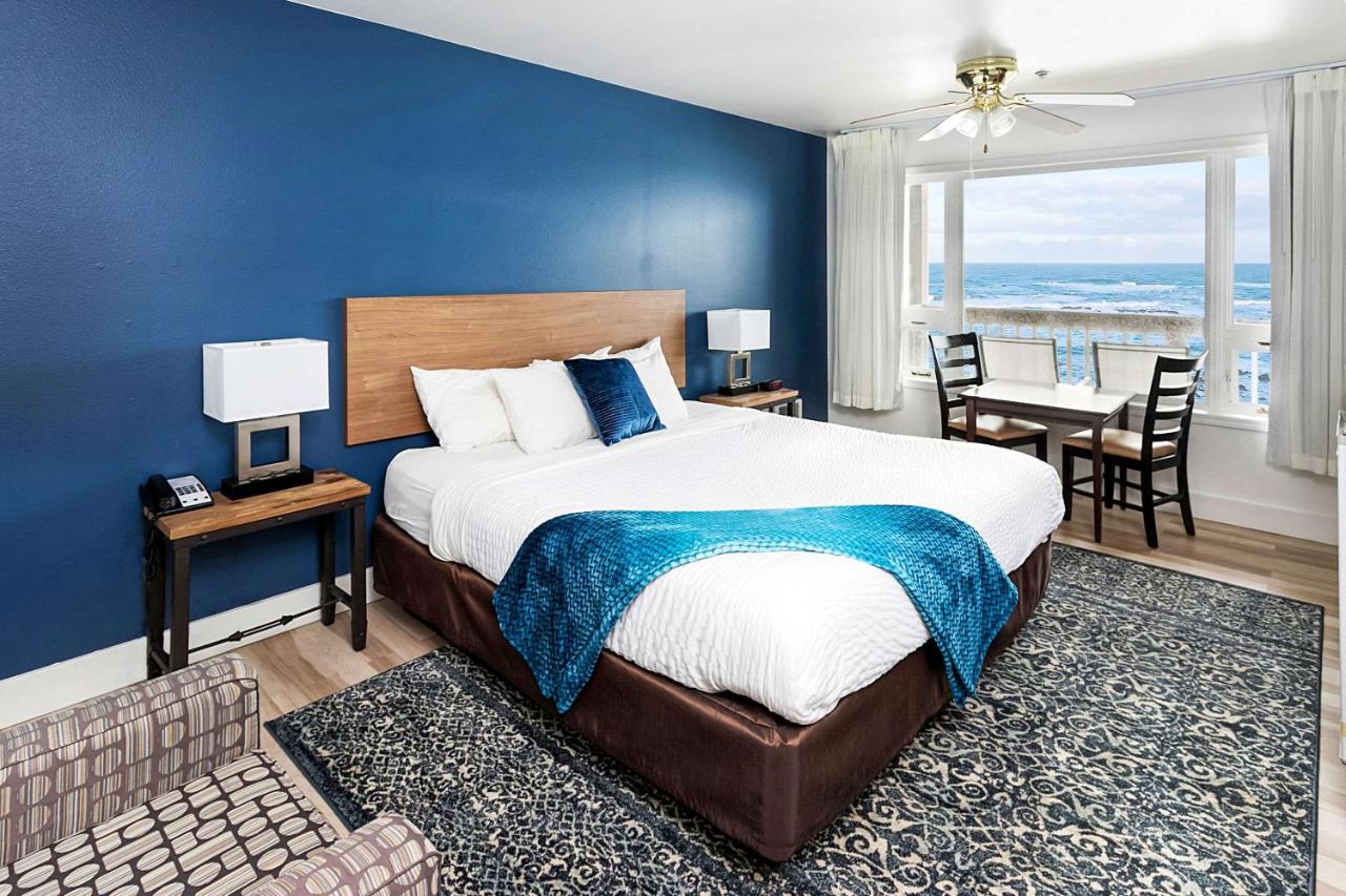 Queen Room with Two Queen Beds at Clarion Inn Surfrider Resort