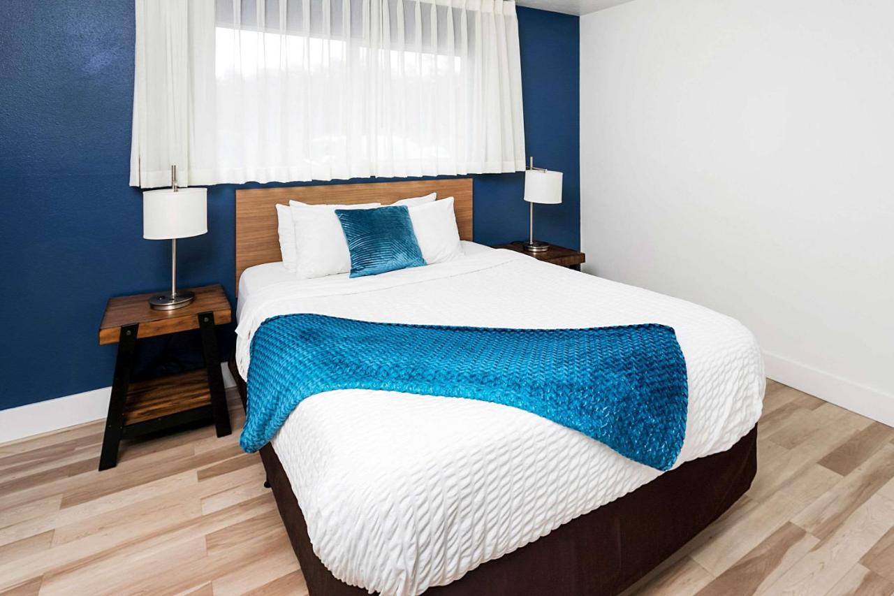 Queen Suite with Two Queen Beds at Clarion Inn Surfrider Resort