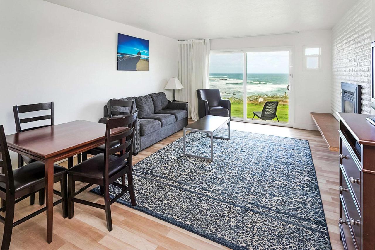 Queen Suite with Two Queen Beds at Clarion Inn Surfrider Resort