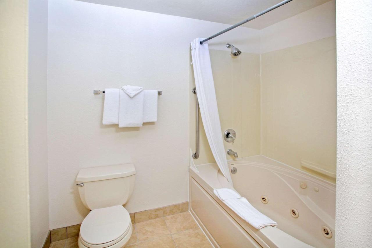 Queen Suite with Two Queen Beds at Clarion Inn Surfrider Resort