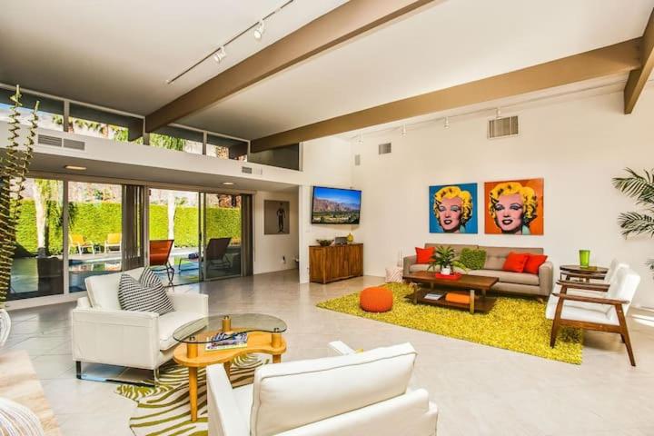 | Villa Collins Hideaway