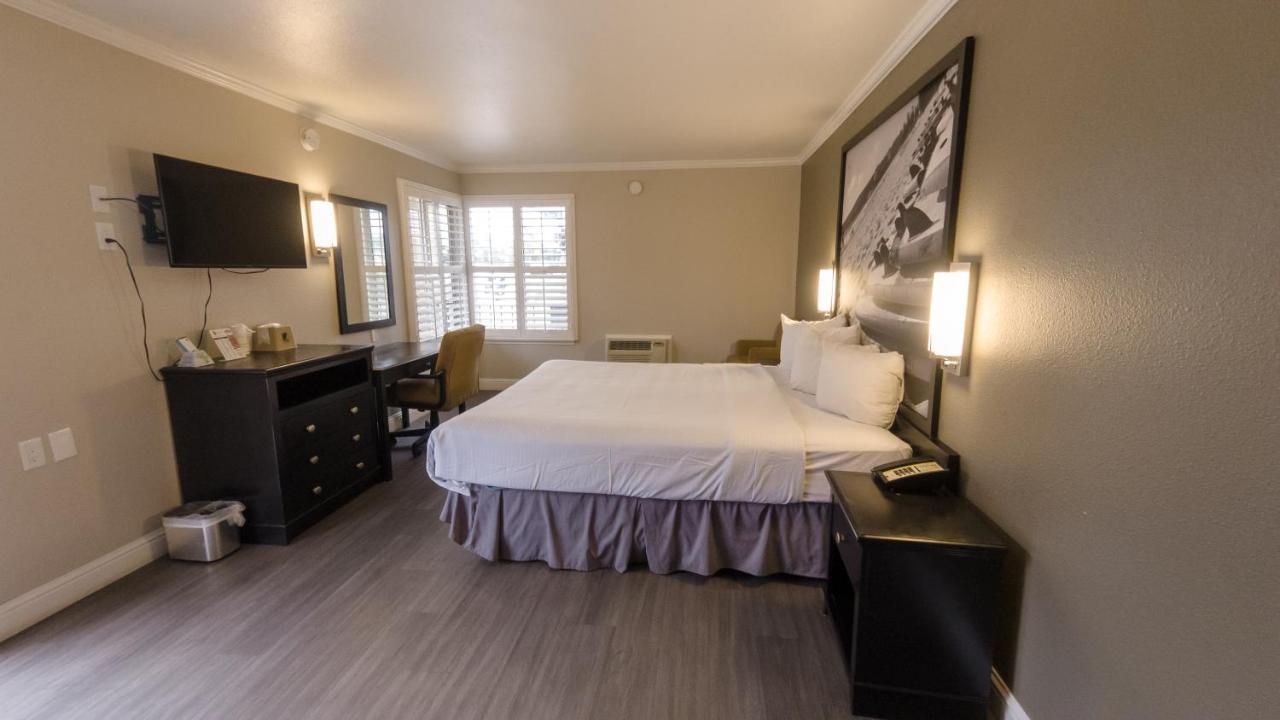 | Super 8 by Wyndham Santa Cruz/Beach Boardwalk East