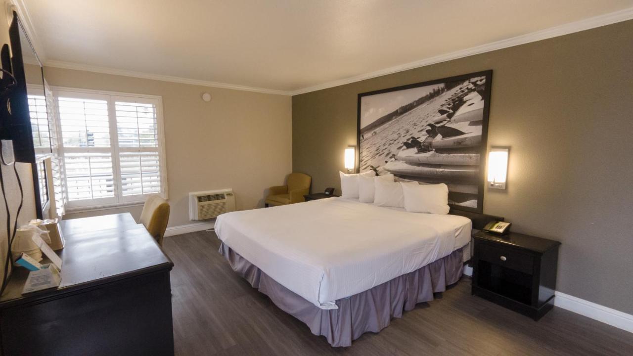 | Super 8 by Wyndham Santa Cruz/Beach Boardwalk East