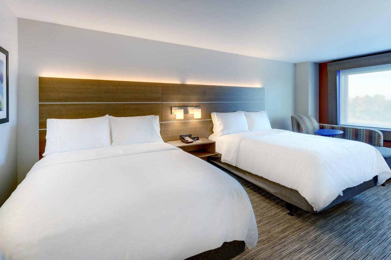 Queen Room with Two Queen Beds - Non-Smoking at Holiday Inn Express & Suites Middletown - Goshen by IHG