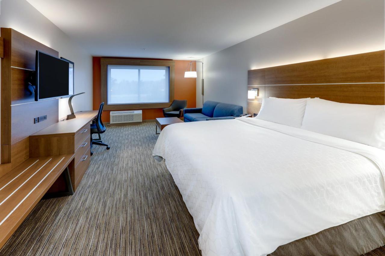 Suite - Hearing Accessible - Non-Smoking at Holiday Inn Express & Suites Middletown - Goshen by IHG