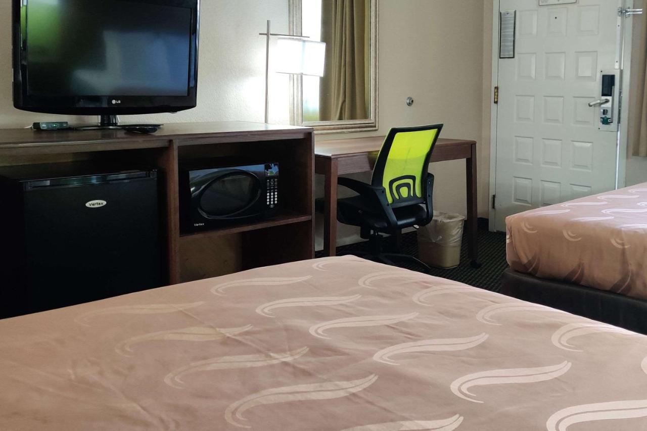 Standard Queen Room with Two Queen Beds - Non-Smoking at Econo lodge Flagstaff East I-40