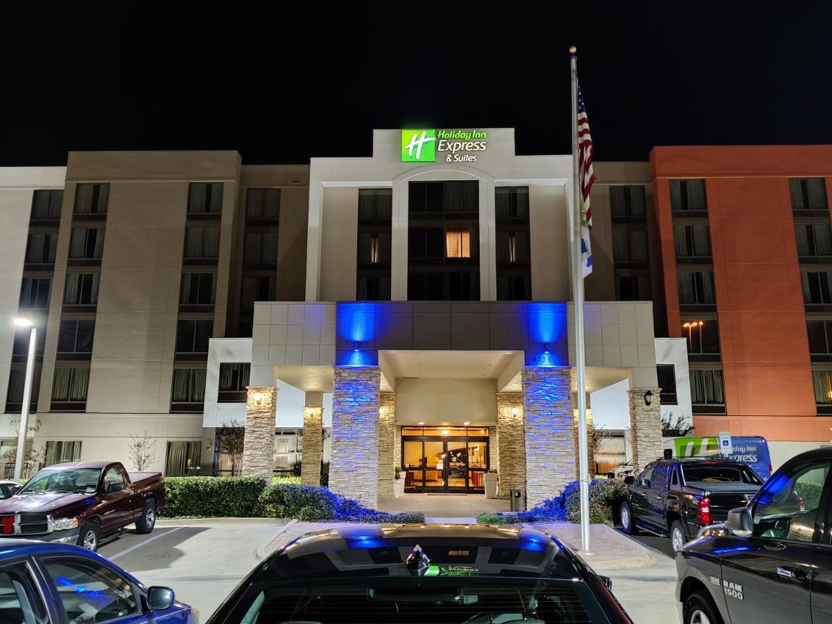  | Holiday Inn Express Hotel & Suites DFW Airport South