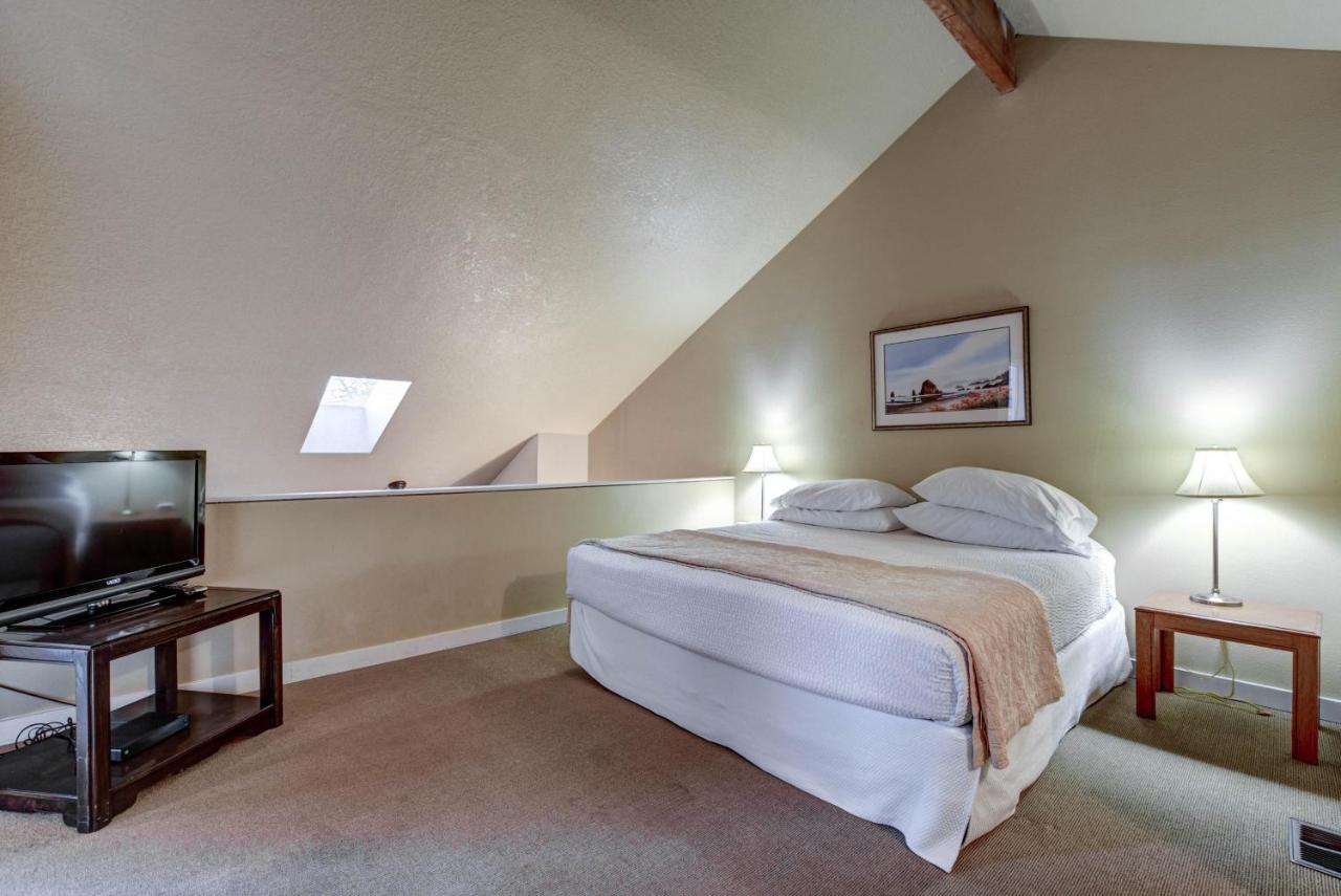 Ocean View 2 room/loft condominium - 1.5 miles south of The Waves at The Waves