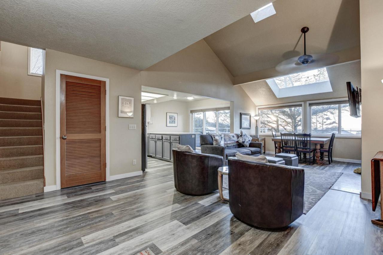 Ocean View 2 room/loft condominium - 1.5 miles south of The Waves at The Waves