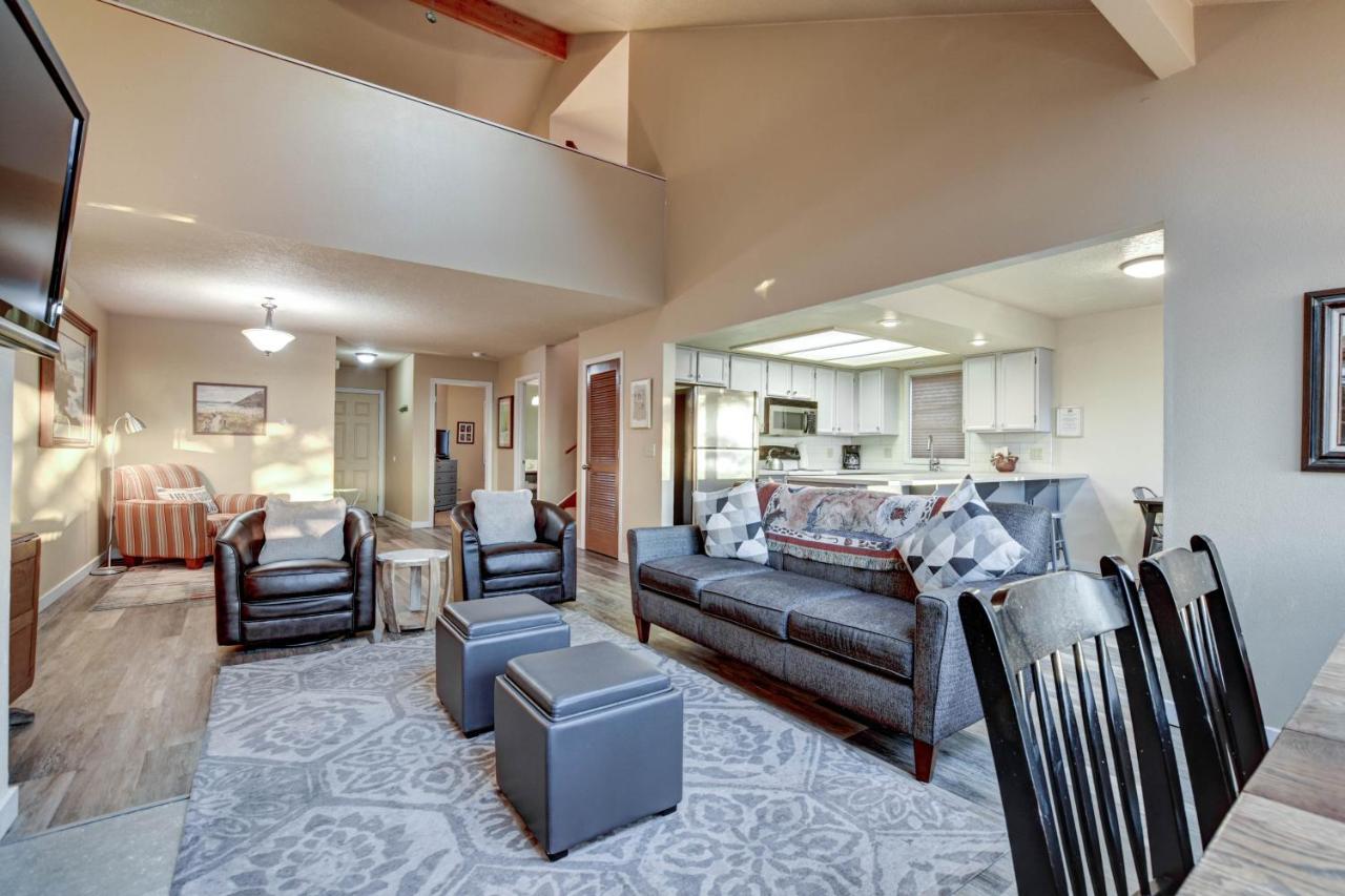 Ocean View 2 room/loft condominium - 1.5 miles south of The Waves at The Waves