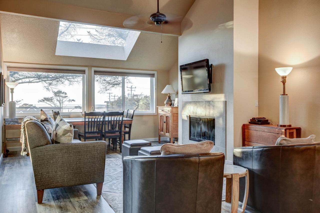 Ocean View 2 room/loft condominium - 1.5 miles south of The Waves at The Waves