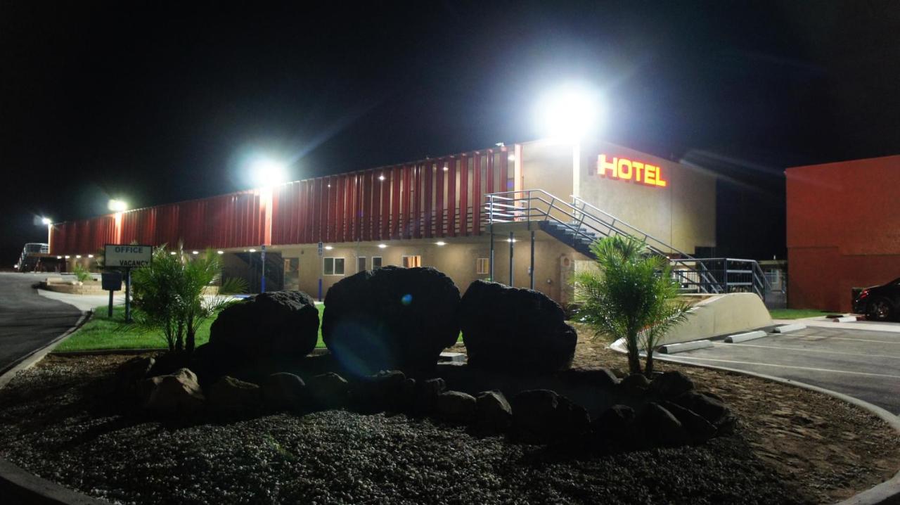 | Apple Valley Hotel & Lodge