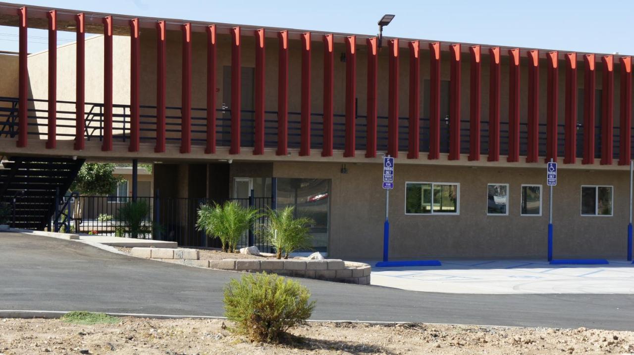 | Apple Valley Hotel & Lodge