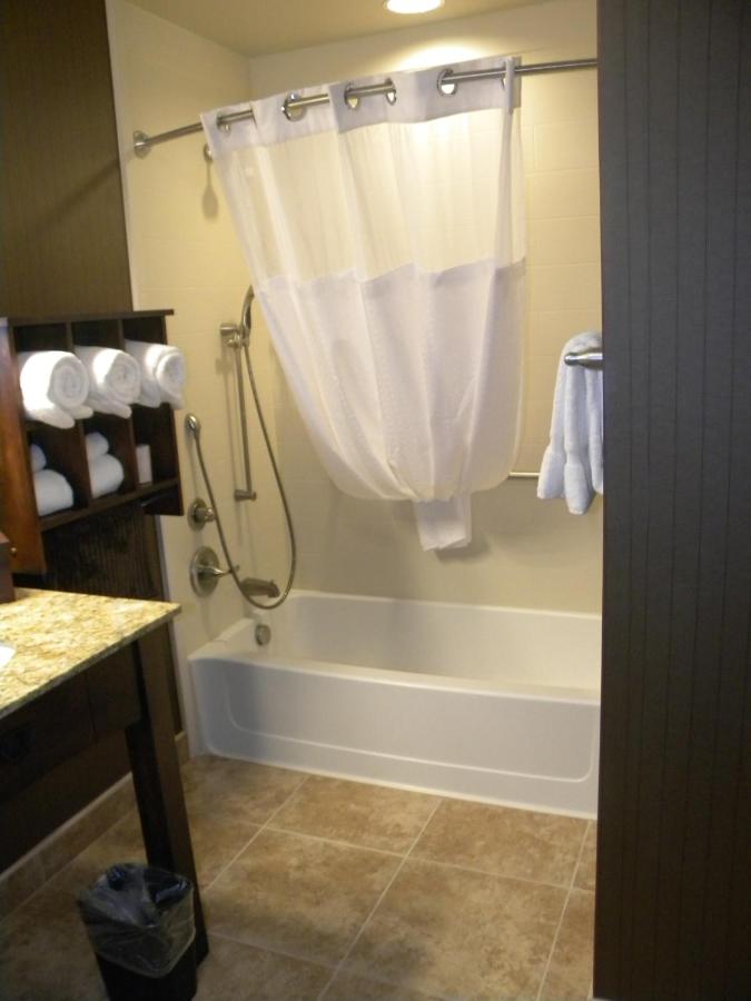 Deluxe King Room at Teddy's Residential Suites Watford City
