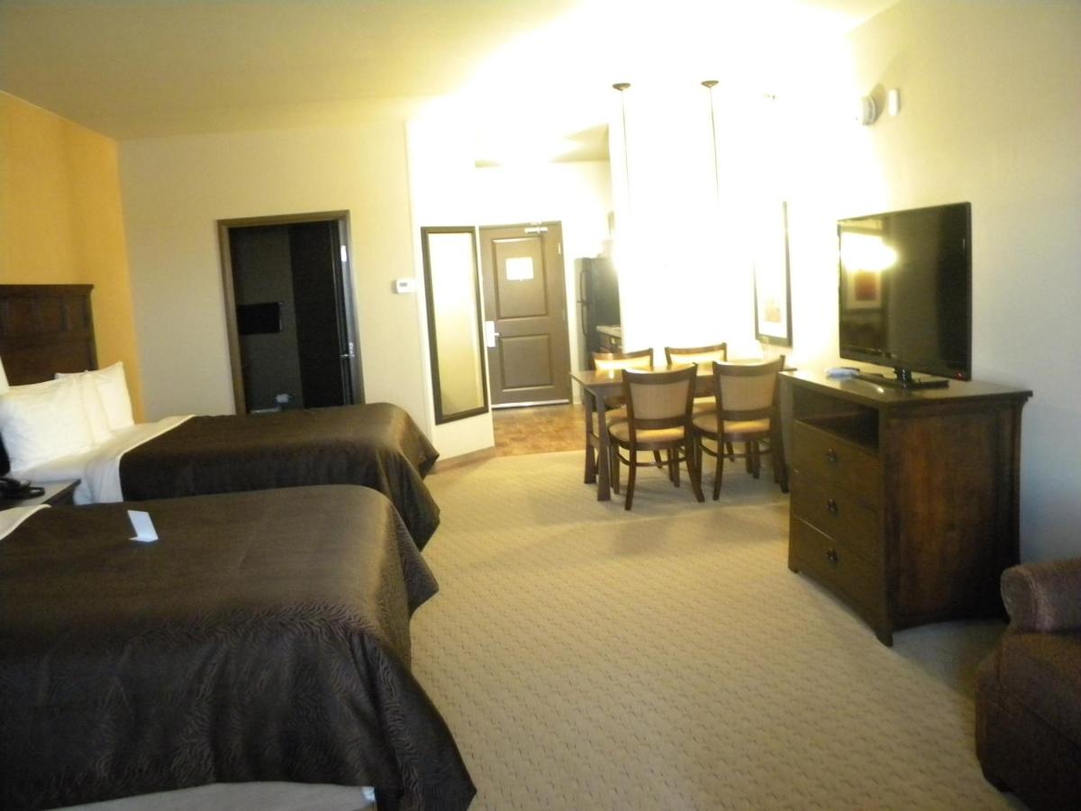 Luxury Queen Room with Two Queen Beds at Teddy's Residential Suites Watford City