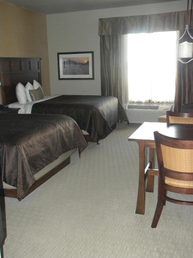 Luxury Queen Room with Two Queen Beds at Teddy's Residential Suites Watford City