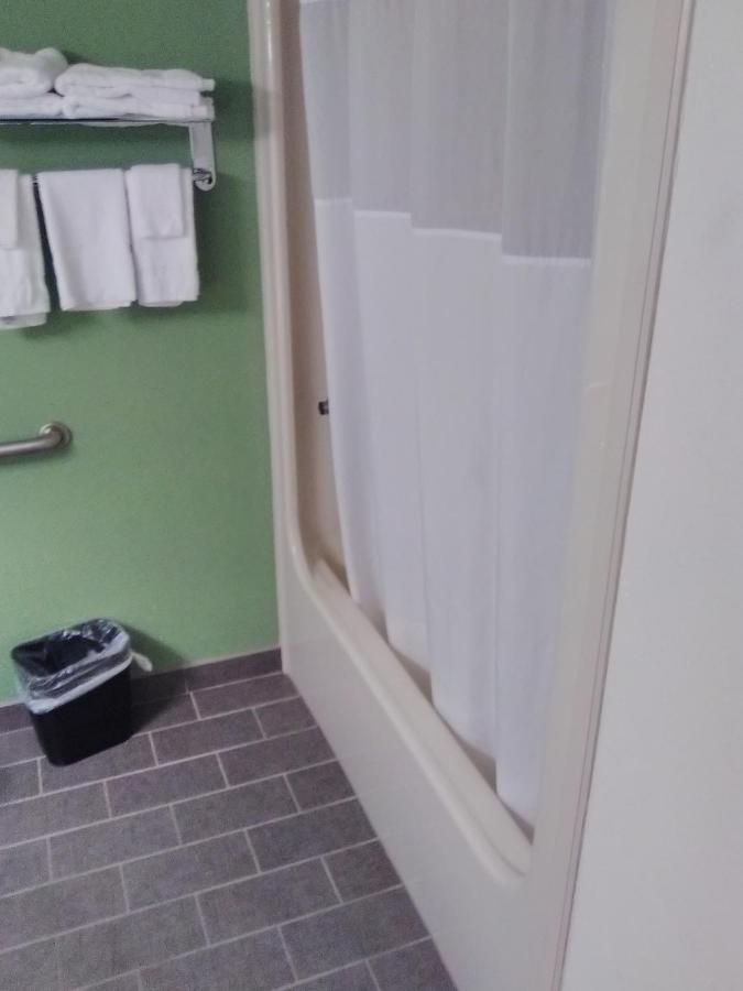 Queen Room - Accessible/Nonsmoking at Sleep Inn Summersville