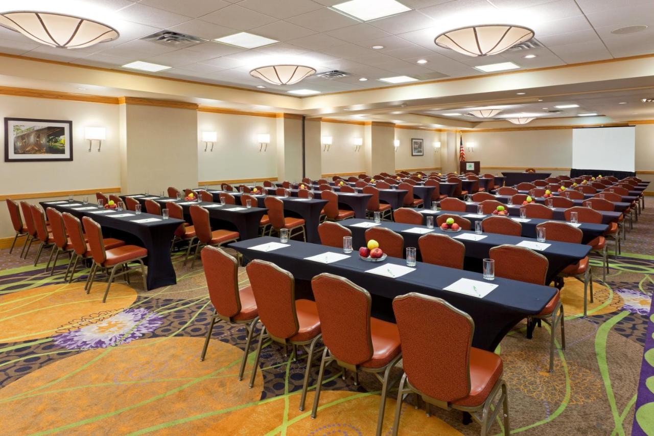  | Holiday Inn Clark - Newark, an IHG Hotel