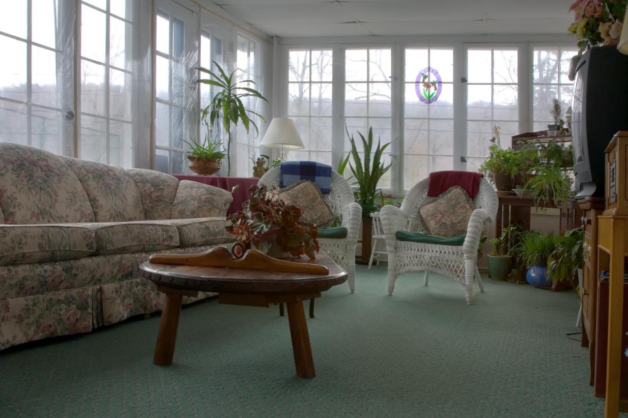 | Inn at Starlight Lake & Restaurant