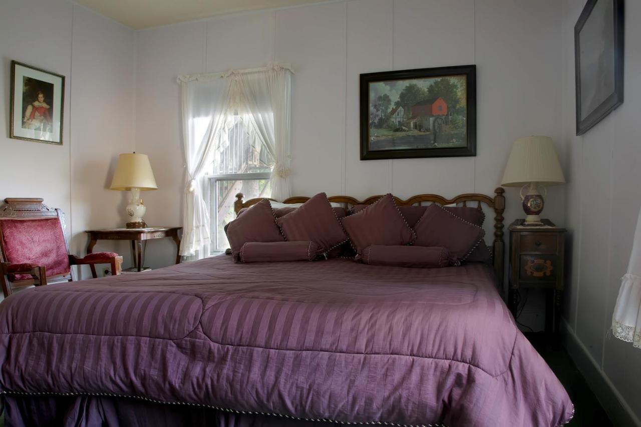 | Inn at Starlight Lake & Restaurant