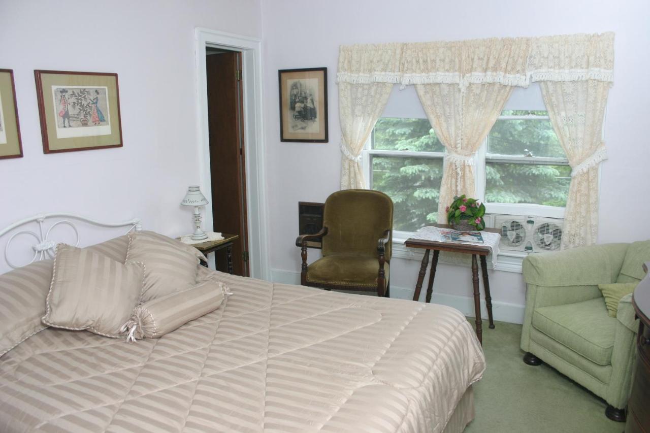 | Inn at Starlight Lake & Restaurant