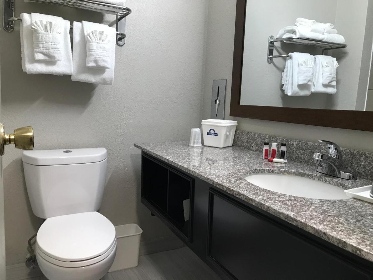 King Room - Mobility Access/Non-Smoking at Days Inn by Wyndham Rawlins