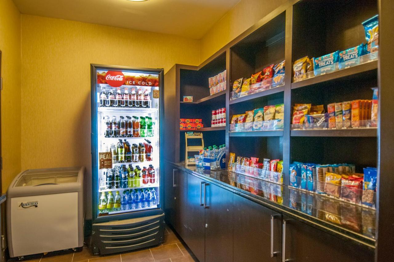  | Holiday Inn Express & Suites Houston North Intercontinental, an IHG Hotel