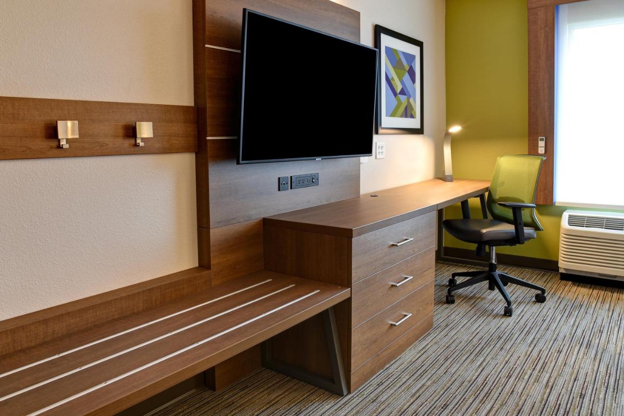 | Holiday Inn Express & Suites - Ottawa, an IHG Hotel