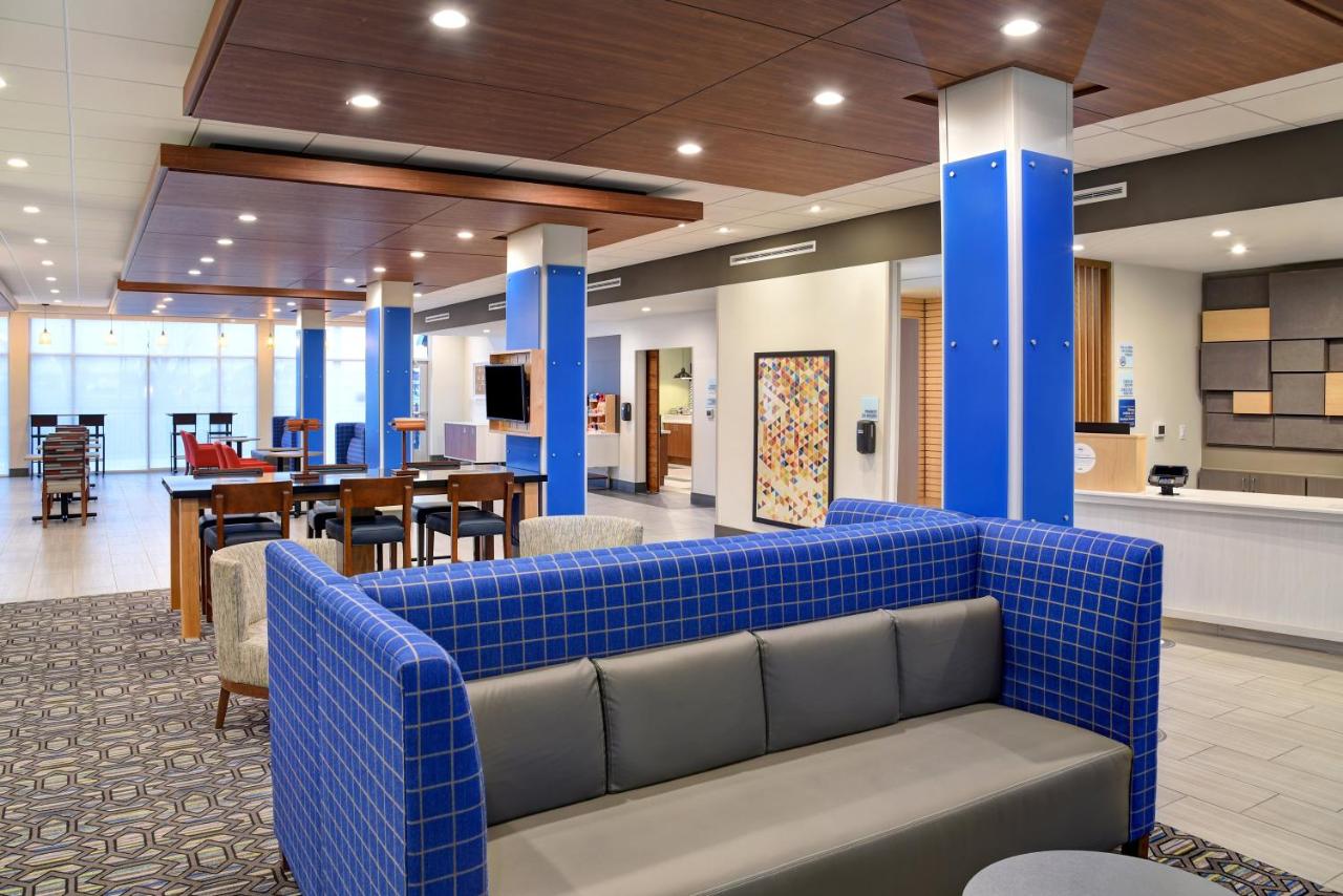  | Holiday Inn Express & Suites - Ottawa, an IHG Hotel