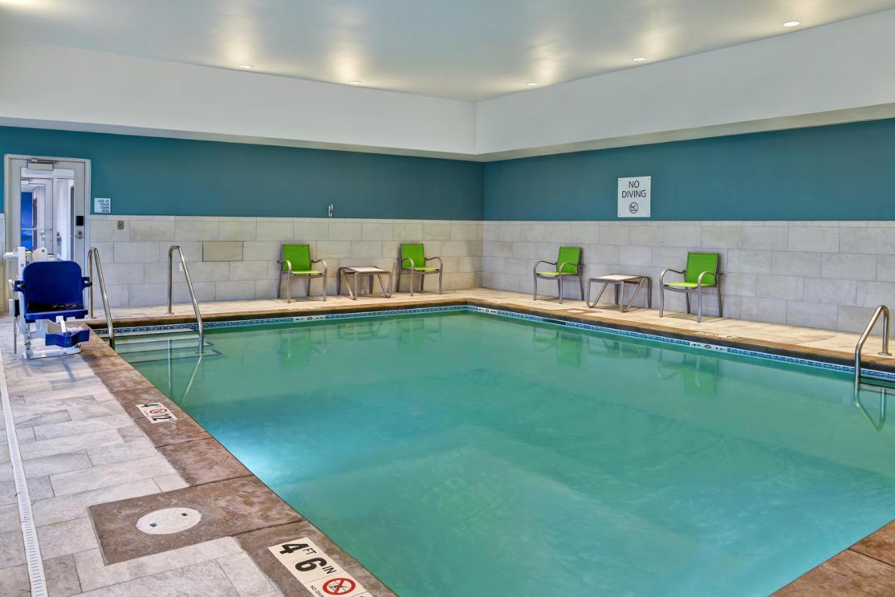  | Holiday Inn Express & Suites - Ottawa, an IHG Hotel